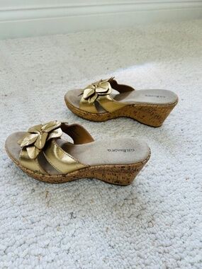 G.H. Bass & Co. Wedge Slides Size 6M Gold